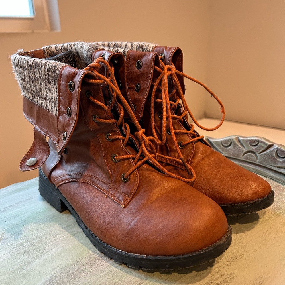 Size 11 Discovery women’s boots